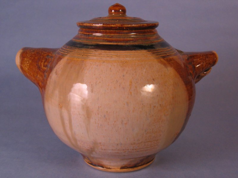 round_lidded_jar_1983